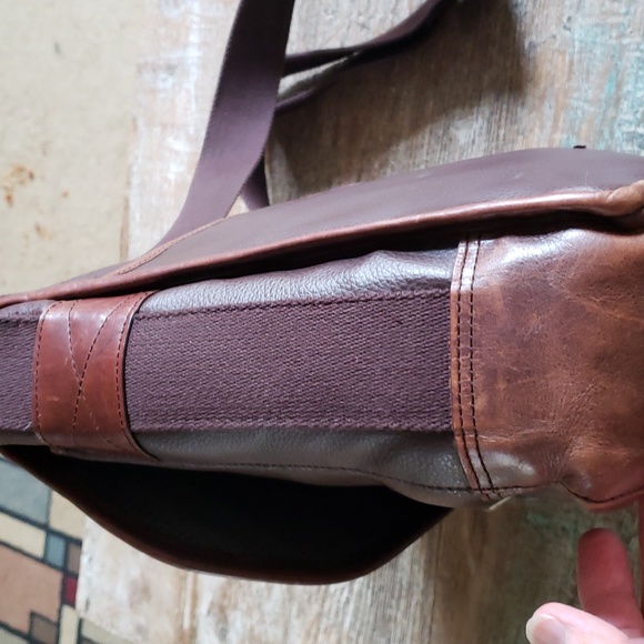 BUXTON Brown Leather Messenger Satchel. UNISEX - Picture 5 of 11